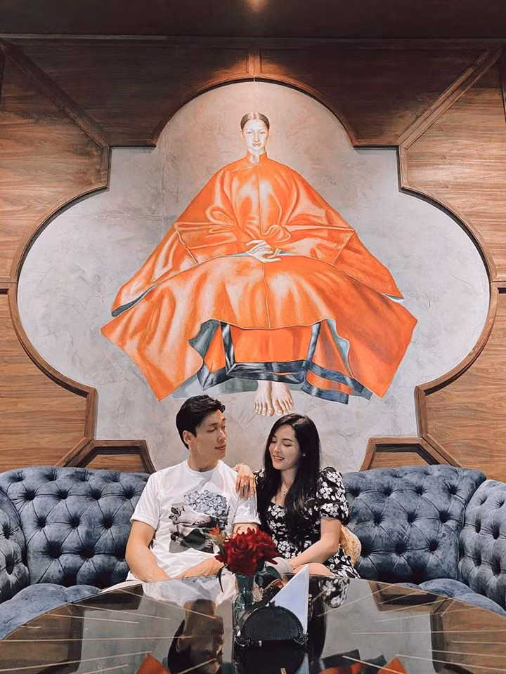 Gặp nhau sau khi được se duyên từ "Người ấy là ai", Vũ Thanh Quỳnh và Alan Phạm được nhận xét đẹp đôi, nhiều người mong muốn cả hai sẽ tiến xa hơn trong tương lai.