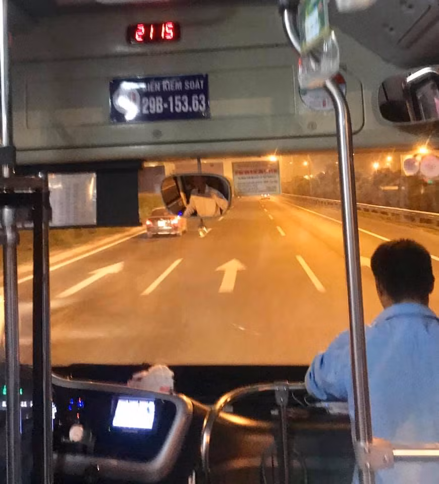 Phu xe buyt bat ngo bi CDM khong tiec loi chi trich vi ly do nay-Hinh-2