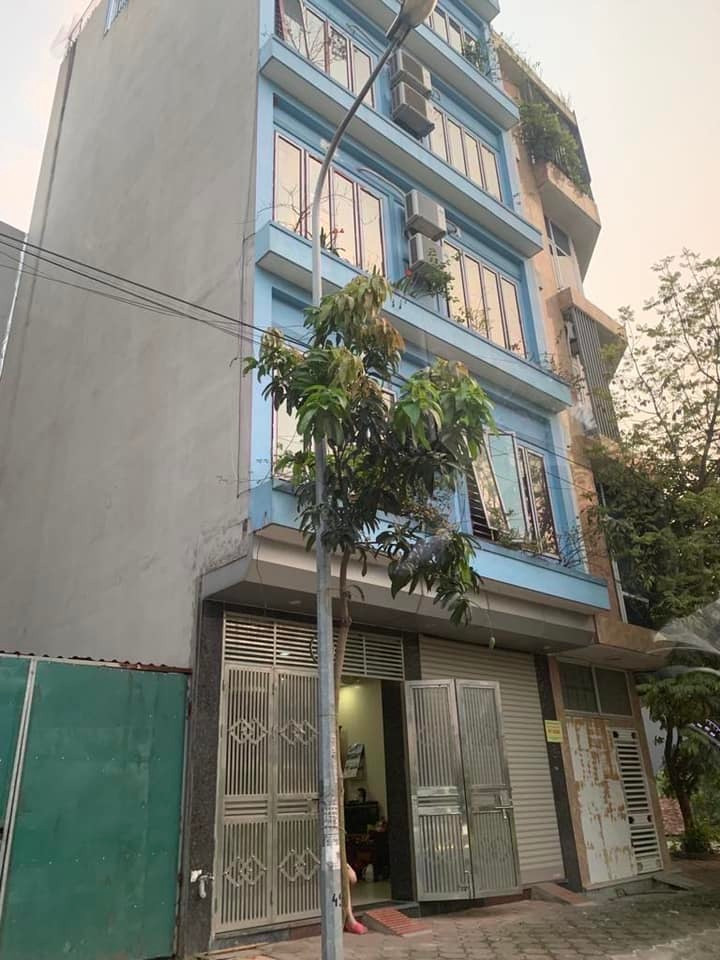 Trước đó, sự việc chủ một nhà trọ ở Hà Đông thừa nhận lắp camera kín để quay lại phòng trọ sinh viên nữ cũng khiến nhiều người rất phẫn nộ.