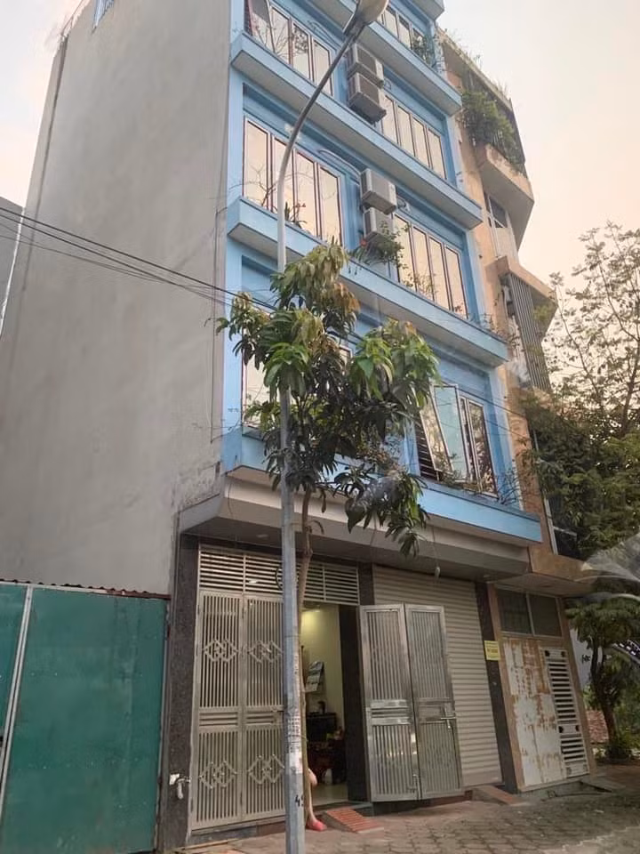 Trước đó, sự việc chủ một nhà trọ ở Hà Đông thừa nhận lắp camera kín để quay lại phòng trọ sinh viên nữ cũng khiến nhiều người rất phẫn nộ.