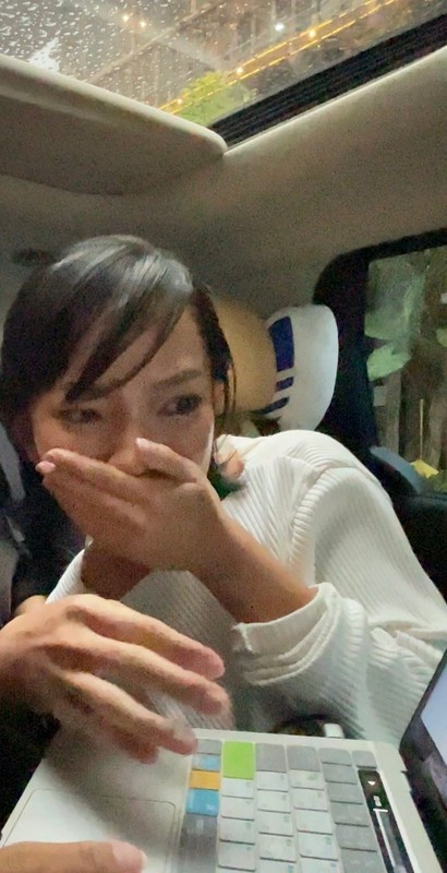 Khi thấy những hình ảnh nhạy cảm của bản thân bị ghi lại, Châu Bùi bày tỏ "Mình thấy có điều không lành, thật sự mình run bần bật chân tay vì bất an."