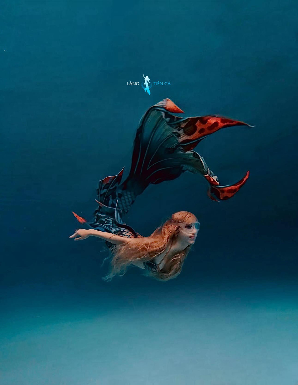 Bộ ảnh với trang phục nàng tiên cá của Mỹ Hằng.