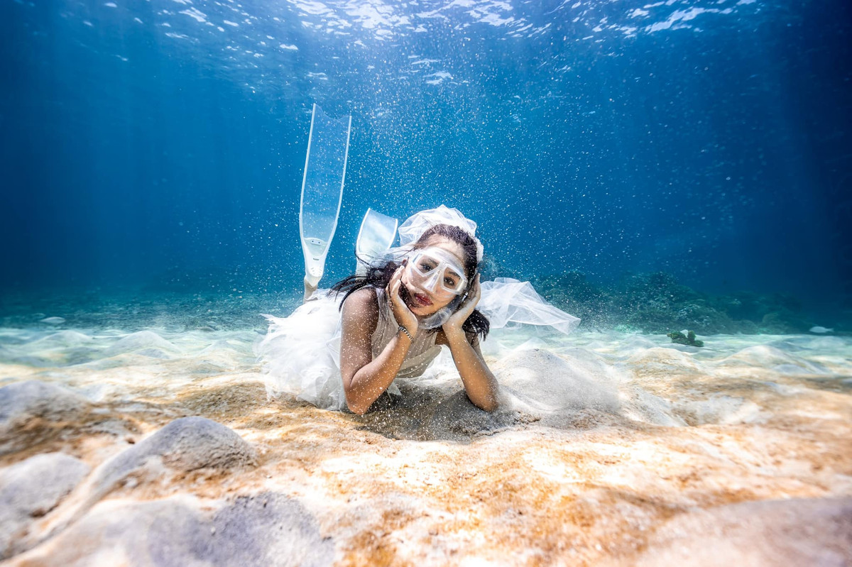 Được biết nữ du khách này là Mỹ Hằng, đến từ Hà Nội. Chị đi cùng con trai đến đảo Phú Quý đầu tháng 6 vừa qua.