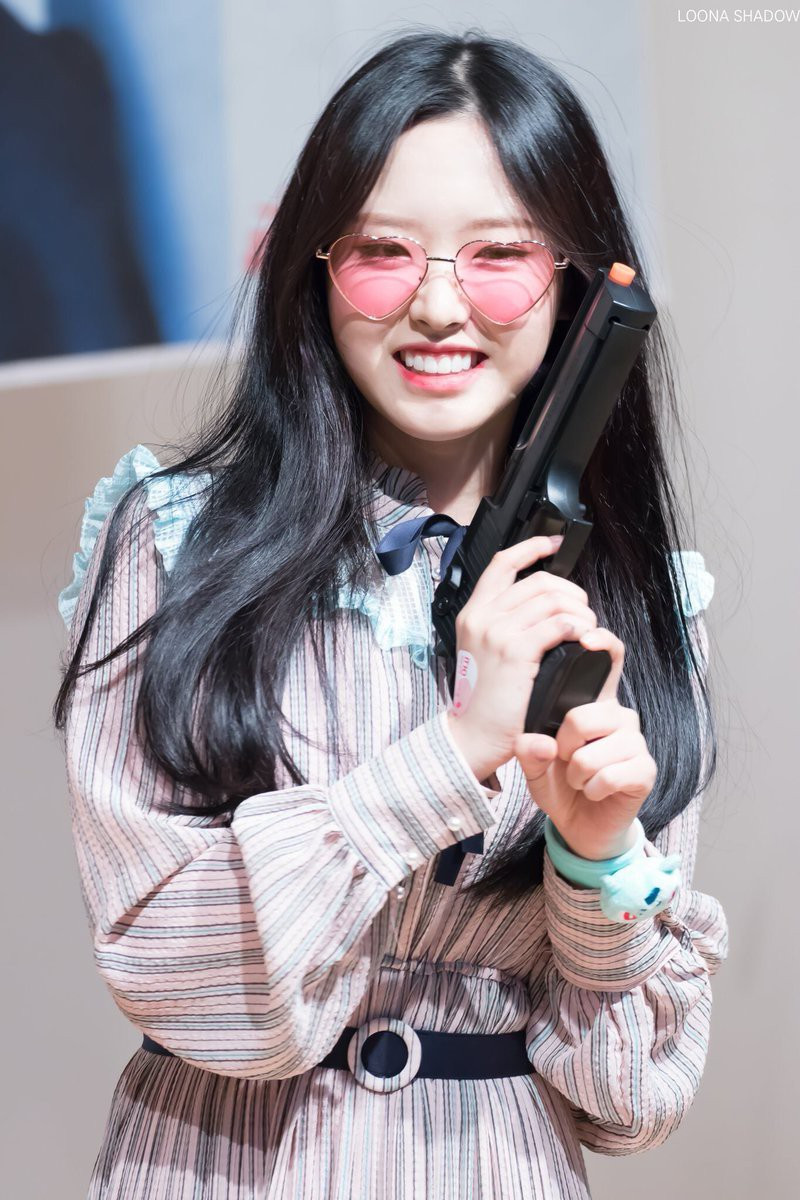 Nhờ nhan sắc nổi bật, kỹ năng hát, nhảy đều xuất sắc nên Olivia Hye hiện đang được đánh giá là thanh viên nổi bật và đông người hâm mộ nhất nhóm nhạc Loona.