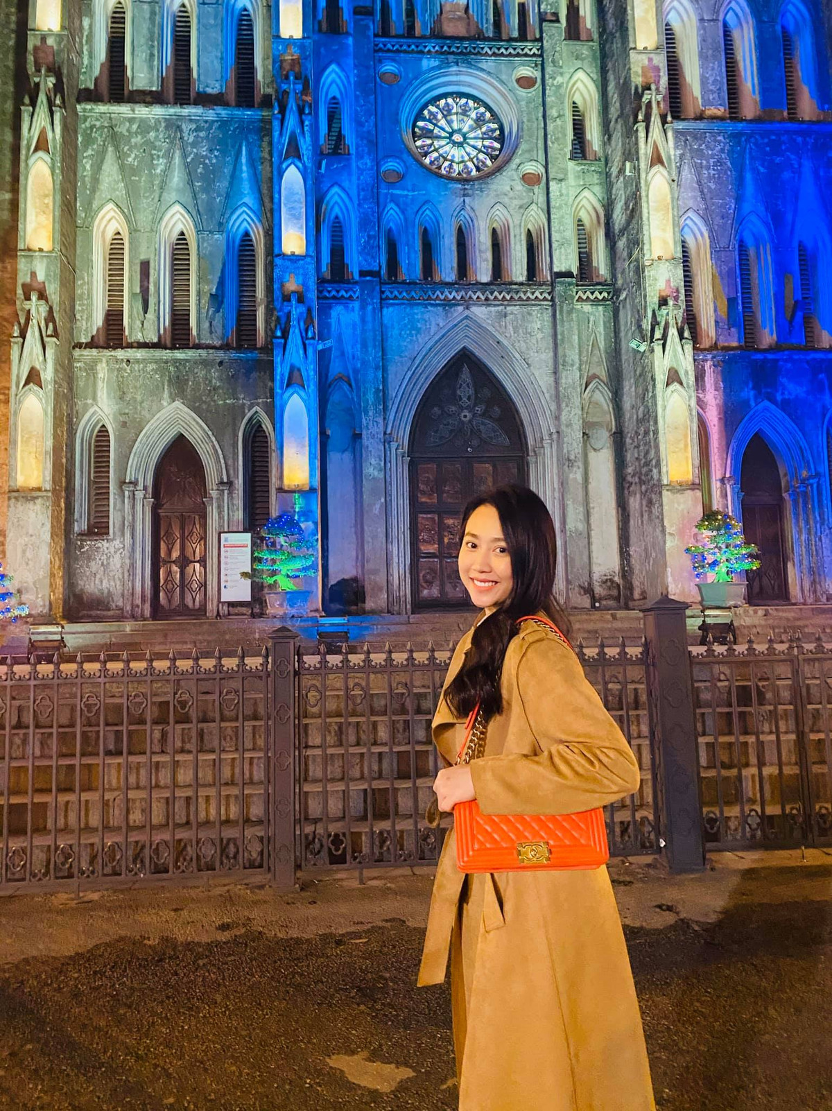 Đáng chú ý, không chỉ một mình Tiến Linh "thả thính" đơn phương mà nữ diễn viên trẻ cũng "kẻ tung người hứng" với nam cầu thủ. Cô nàng khá hào hứng với những câu trêu đùa của chàng trai vàng trong làng "thính dạo".