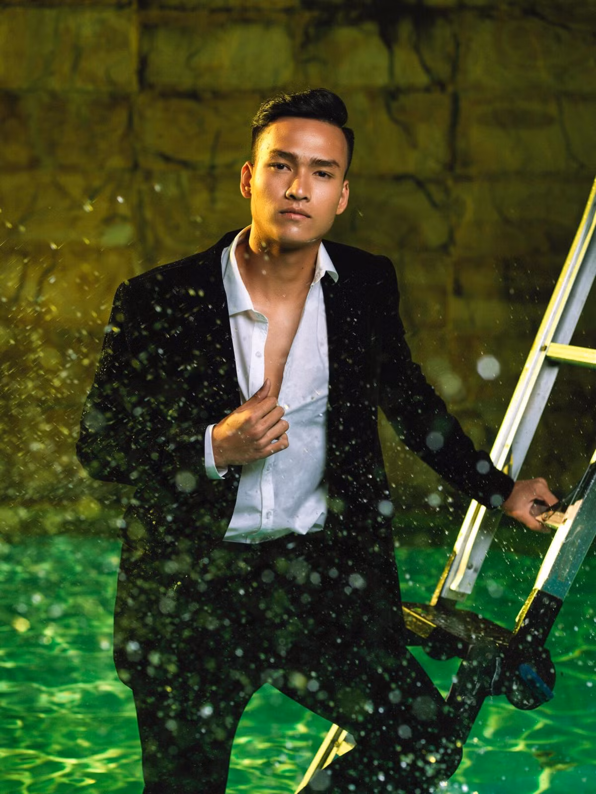 Bên cạnh Tấn Sinh, Trọng Hùng, Mạnh Dũng thì Bùi Hoàng Việt Anh là cái tên được nhiều người hâm mộ nữ quan tâm bởi sở hữu ngoại hình điển trai cùng phong cách ăn mặc không chê vào đâu được.