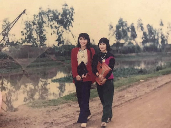 Dù ở bất kỳ thời đại nào thì phụ nữ cũng cực kỳ đỏm dáng, yêu cái đẹp và thích làm điệu.