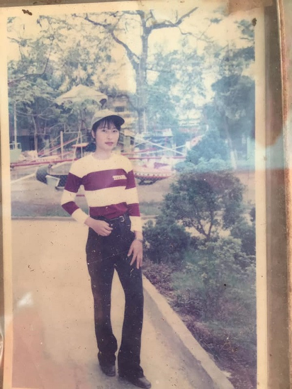 Quần ống loe là một trong những mốt được ưa chuộng thời bố mẹ còn là thanh niên. Phần ống càng rộng càng chứng tỏ độ sành điệu của người mặc.