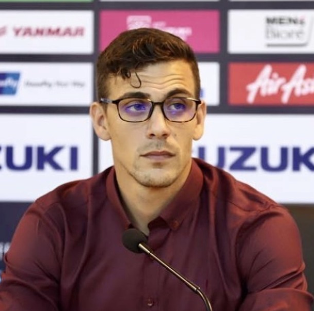 Trận bán kết SEA Games 30 môn bóng đá nam giữa U22 Việt Nam và U22 Campuchia khép lại với tỉ số 4-0 cho thầy trò HLV Park Hang-seo. Đây là kết qủa không hề khó đoán thế nhưng sau trận đấu, HLV Felix Dalmas vẫn cho rằng họ thu vì bị trọng tài xử ép.