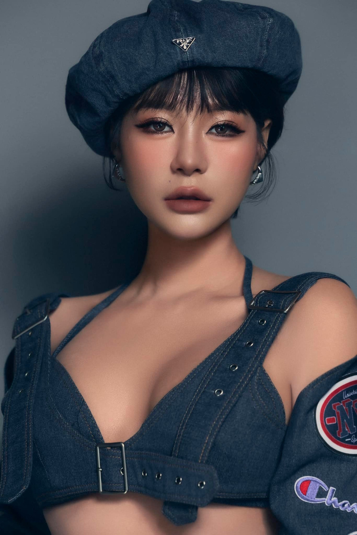 Hiện cô và gia đình đang sinh sống trong một căn chung cư cao cấp ở quận Nam Từ Liêm, TP. Hà Nội.