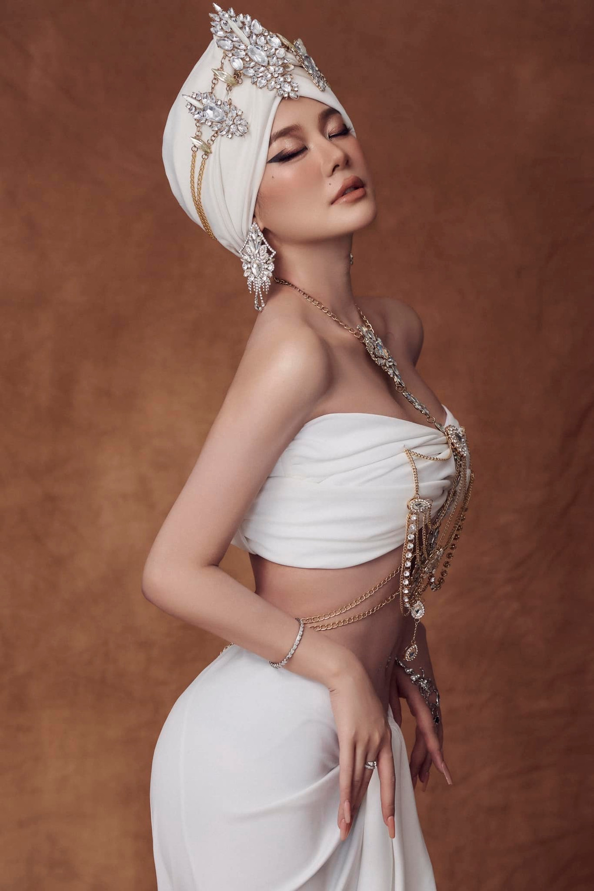 Với cuộc sống và công việc thành công, người đẹp này sở hữu nhiều khối tài sản ''khủng'' khiến netizen phải nể phục.