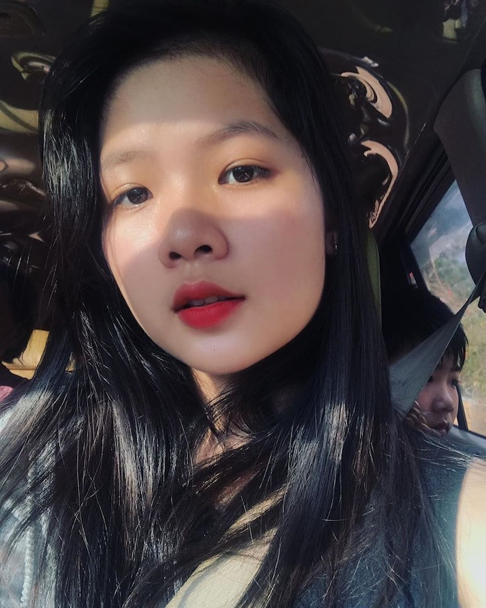 Quỳnh Mai được nhận xét là khá hiền lành, bên cạnh đó, cô bạn này còn sở hữu nét dịu dàng, đáng yêu và nụ cười tỏa nắng. Nói về ước mơ của mình, Quỳnh Mai cho biết muốn trở thành một nhà thiết kế hoặc thông dịch viên.