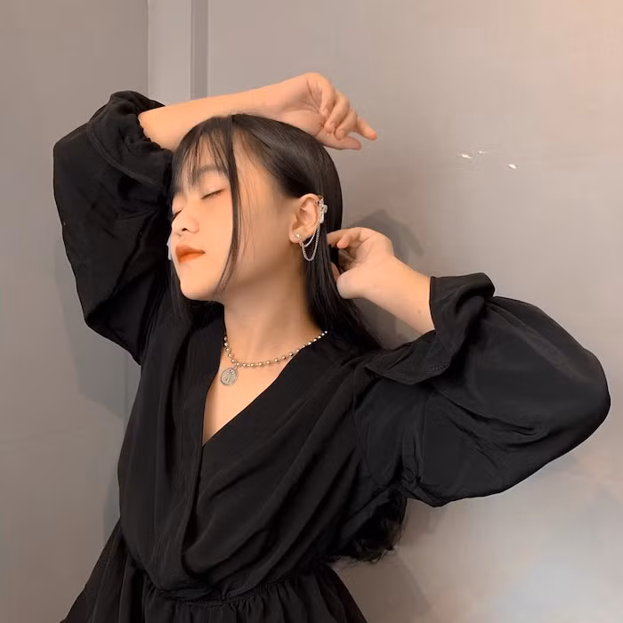 Không chỉ sống tình cảm, biết quan tâm mọi người xung quanh, Kim Yến cũng sở hữu nét trong sáng, dễ thương với đôi mắt tròn và gương mặt bầu bĩnh.