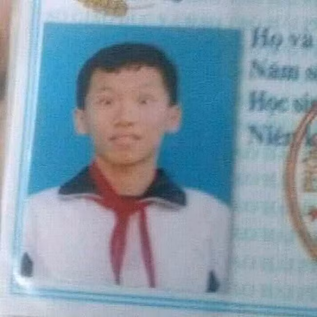 Khi mắt bạn một mí nhưng khi chụp ảnh lại muốn có mắt búp bê thật to thì giải pháp duy nhất đó chính là trợn mắt lên.