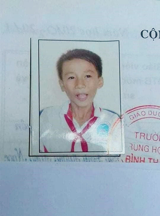 Khi bạn là diễn viên hài nhưng bị bắt đi chụp ảnh thẻ thì cũng phải "tạo nét" cho tấm ảnh thật đặc biệt mới được.