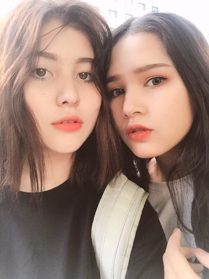 Phạm Trang và Wilson Nhật Anh là những người bạn thân thiết từ nhiều năm trước khi cả hai từng nhiều lần xuất hiện cùng nhau cả ngoài đời lẫn trên MXH.