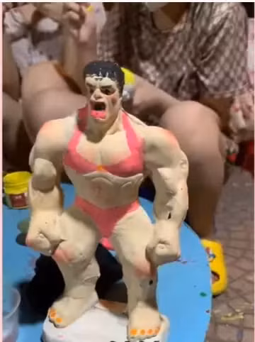 Trông thật mạnh mẽ...