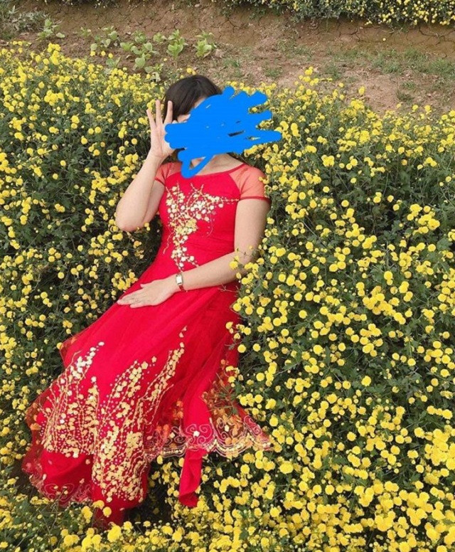 Cứ mỗi độ đông về, mùa cúc đến là hội chị em lại tranh thủ hò nhau ăn vận thật đẹp để đi sống ảo, có hình xinh đăng lên mạng xã hội kiếm like. Thế nhưng năm nào cũng có những con sâu làm rầu nồi canh hành động vô cùng xấu xí khiến ai nhìn cũng phải ngao ngán.