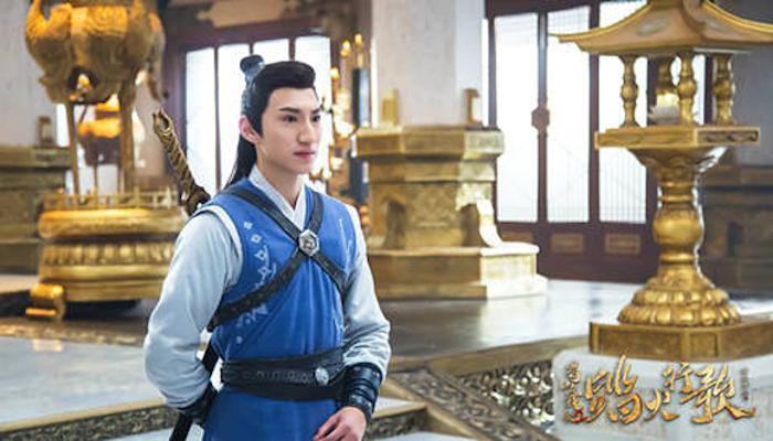 Cụ thể, môn số bức ảnh nam diễn viên cổ trang có ngoại hình giống hệt Văn Hậu được lan truyền trên mạng xã hội khiến người hâm mộ thích thú.