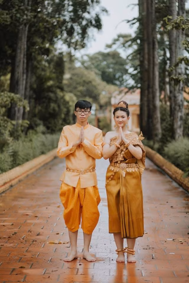 Dương Lam Giang - lớp phó văn nghệ lớp 12A1 cho Zing biết để có được bộ ảnh này, cả lớp phải lên ý tưởng và chuẩn bị từ gần một năm trước.