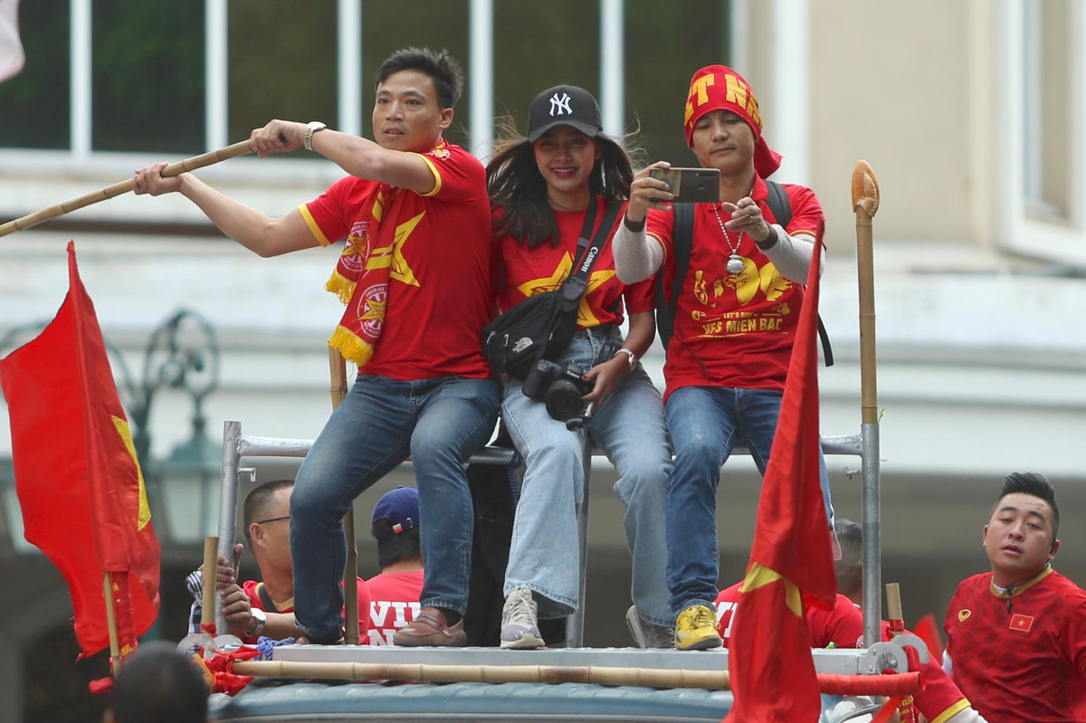 Mặc dù vậy, cô lại không phải người Việt Nam mà lại là CĐV của đội đối thủ Thái Lan.