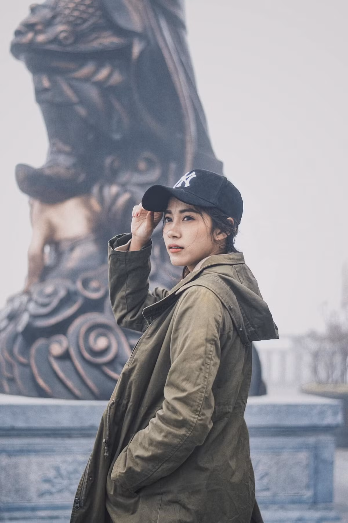 Được biết, cô gái cuồng nhiệt là Aor Sureeporn (SN 1998), phóng viên của trang Ballthai Image, Thái Lan.