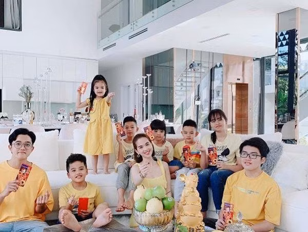 Phuong Chanel toi tham nha Ngoc Trinh, manh tay pho bay toan bo biet thu-Hinh-10