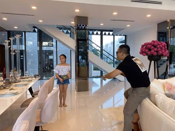 Phuong Chanel toi tham nha Ngoc Trinh, manh tay pho bay toan bo biet thu-Hinh-5