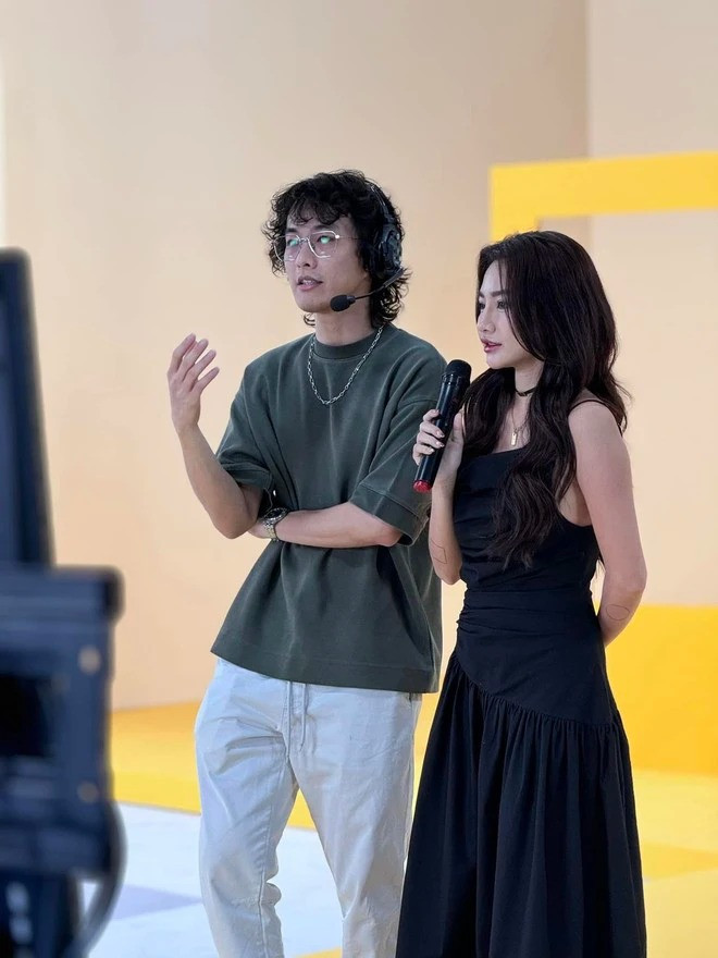 Diệp Lê và Danny đã bao trọn 1 villa trong 2 ngày để tổ chức tiệc. Khách mời cũng chỉ vỏn vẹn khoảng 20 người là bạn bè thân thiết của cặp đôi.