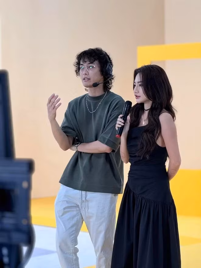 Diệp Lê và Danny đã bao trọn 1 villa trong 2 ngày để tổ chức tiệc. Khách mời cũng chỉ vỏn vẹn khoảng 20 người là bạn bè thân thiết của cặp đôi.