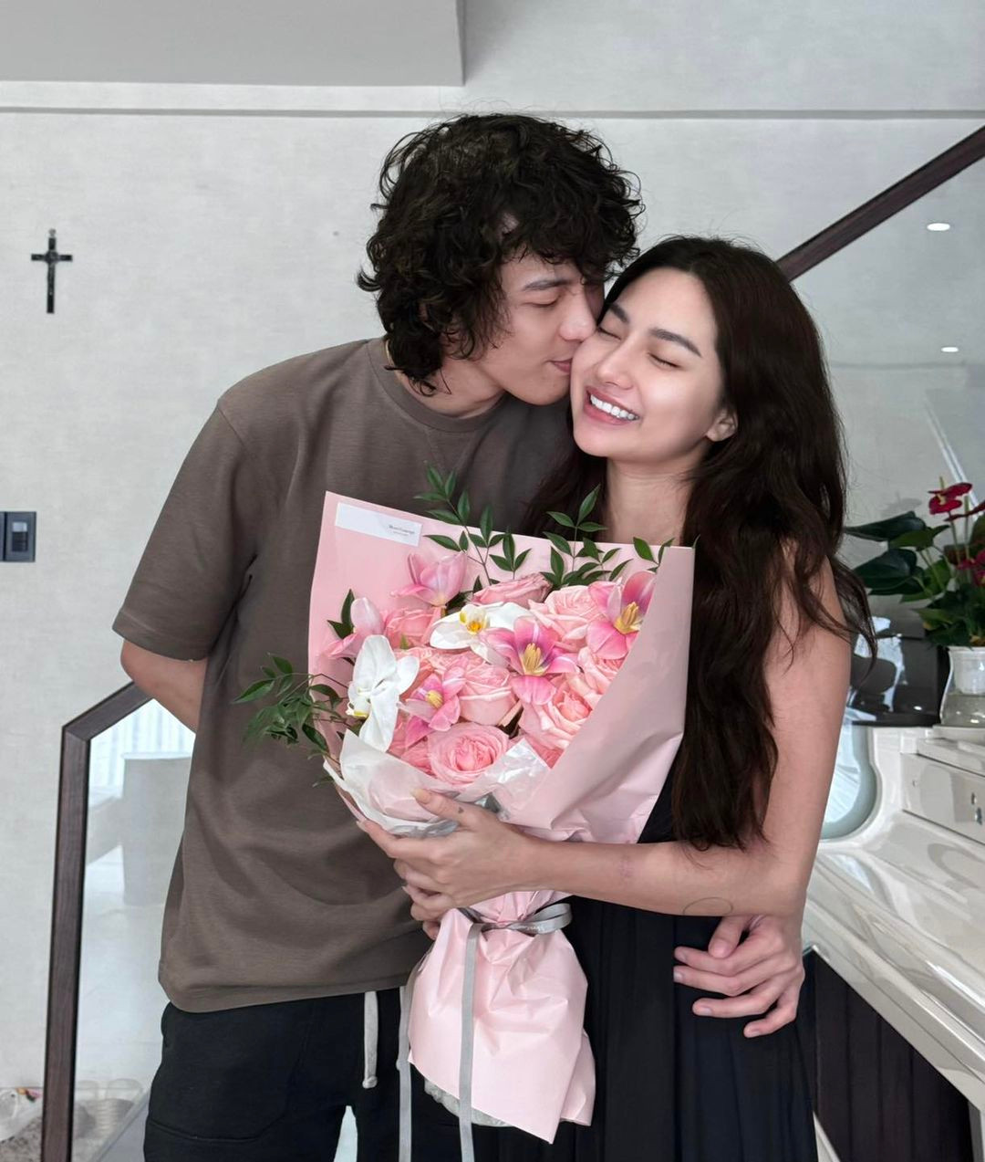 Diệp Lê (Lê Diệp Hồng Loan, sinh năm 1992) là một trong những TikToker được các bạn trẻ yêu mến bởi vẻ ngoài xinh đẹp cùng nhiều thành công trong lĩnh vực kinh doanh.