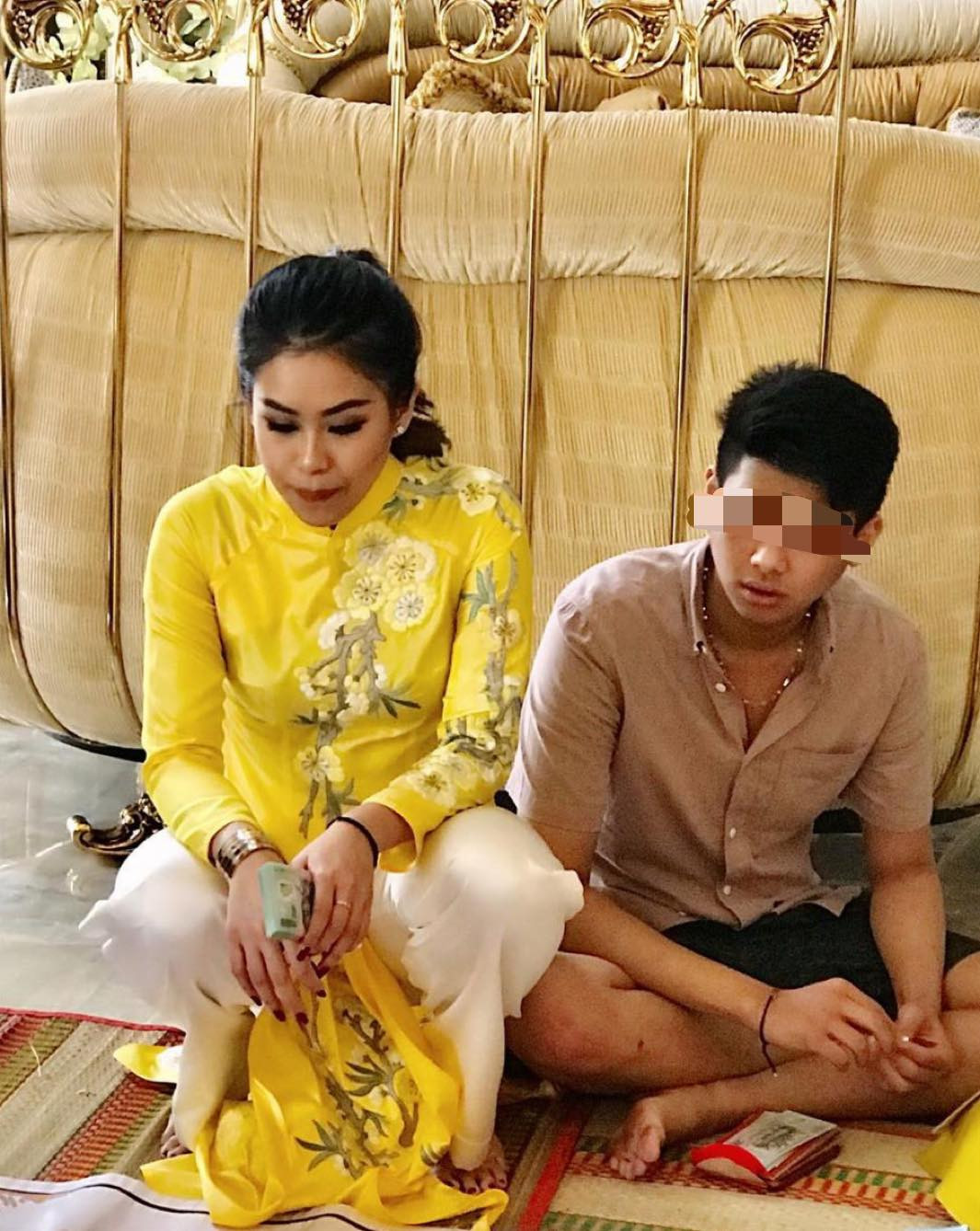 William Hiếu Nguyễn là con trai út của doanh nhân Johnathan Hạnh Nguyễn, hiện anh chàng đang đang theo học ngành Quản trị kinh doanh tại London, Anh.