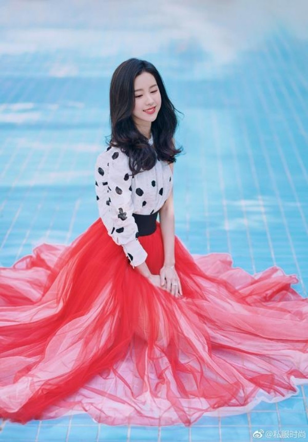 Không chỉ được yêu mến nhờ vẻ ngoài xinh đẹp, Trần Đô Linh còn được biết đến là người đẹp nhân hậu, cô rất chăm chỉ làm từ thiện.