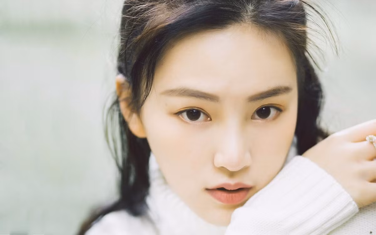 Với vẻ ngoài xinh đẹp và danh tiếng trên mạng xã hội, Xán Xán được lựa chọn làm nữ chính "Bong bóng mùa hè" phiên bản điện ảnh. Tuy nhiên nhiều ý kiến cho rằng hình ảnh của nàng hot girl đình đám gây thất vọng vì không đẹp được như truyện gốc.