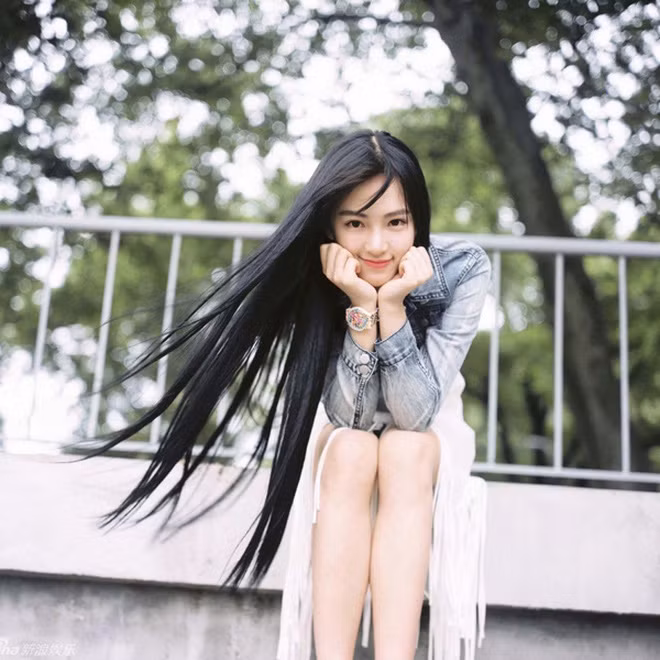 Hoàng Xán Xán - hoa khôi đại học Vũ Hán từng được ví như nữ thần bước ra từ truyện tranh bởi mái tóc dài thướt tha, khuôn mặt đẹp dịu dàng không tì vết của mình.