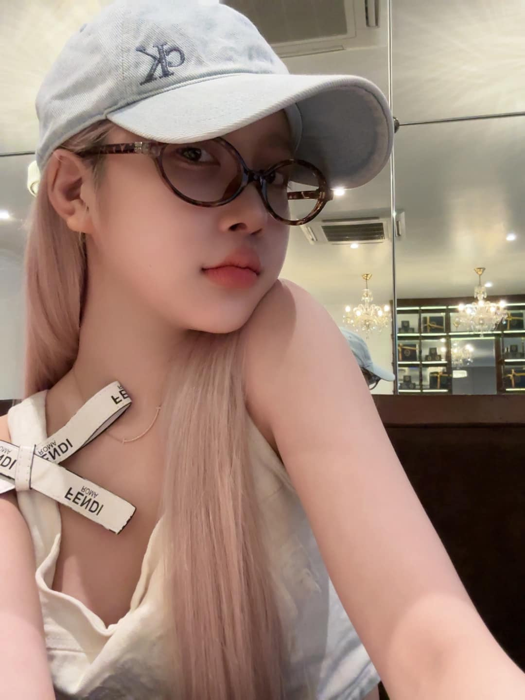 Nhiều góc chụp của cô nàng khiến nhiều người nhận nhầm là nữ ca sĩ Rosé của Blackpink.