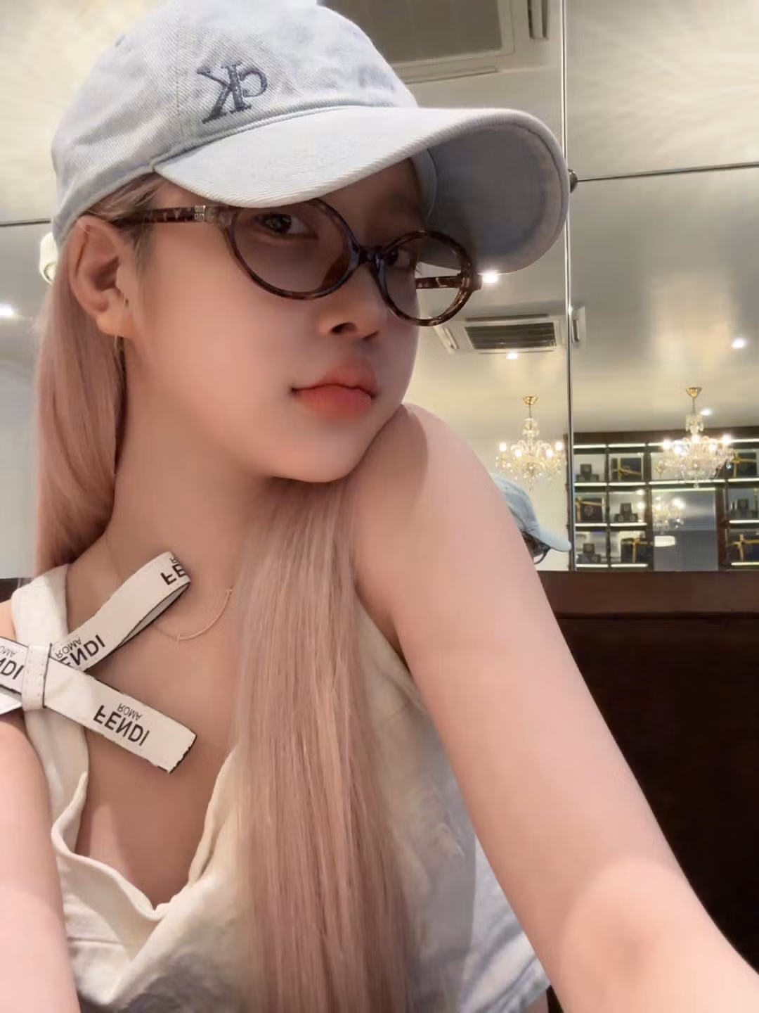 Nhiều góc chụp của cô nàng khiến nhiều người nhận nhầm là nữ ca sĩ Rosé của Blackpink.