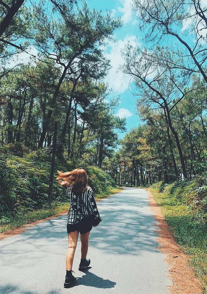 Nơi cất giấu tình yêu của Ngạn với Hà Lan được đoàn làm phim "Mắt biếc" lựa chọn cách thành phố Huế khoảng 10km về phía nam, thuộc địa phận xã Thủy Bằng, huyện Hương Thủy.