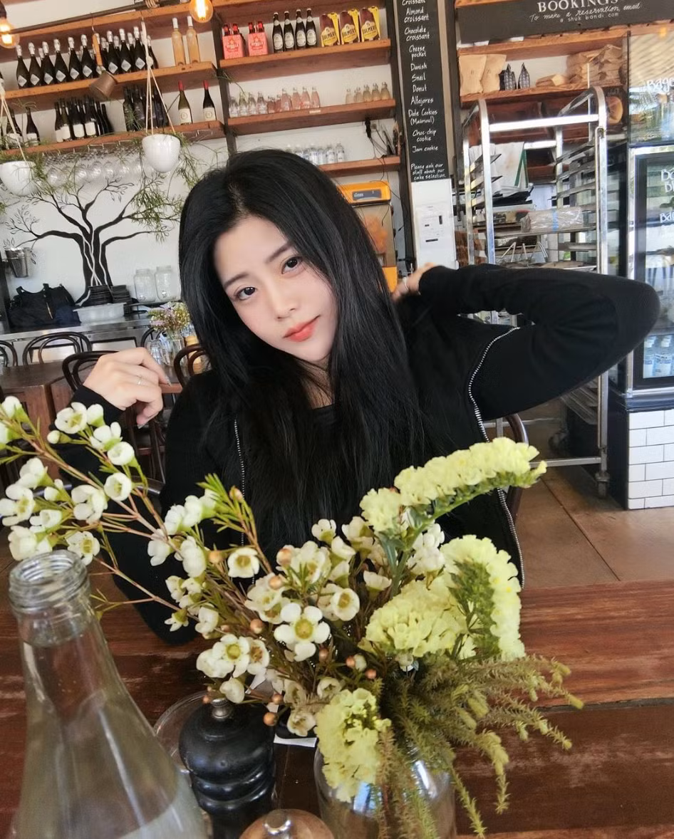 Em gái Ông Cao Thắng cũng thường xuyên check-in ở những địa điểm sang chảnh bậc nhất chứng tỏ cuộc sống bên Úc của cô nàng sung túc đến mức nào.