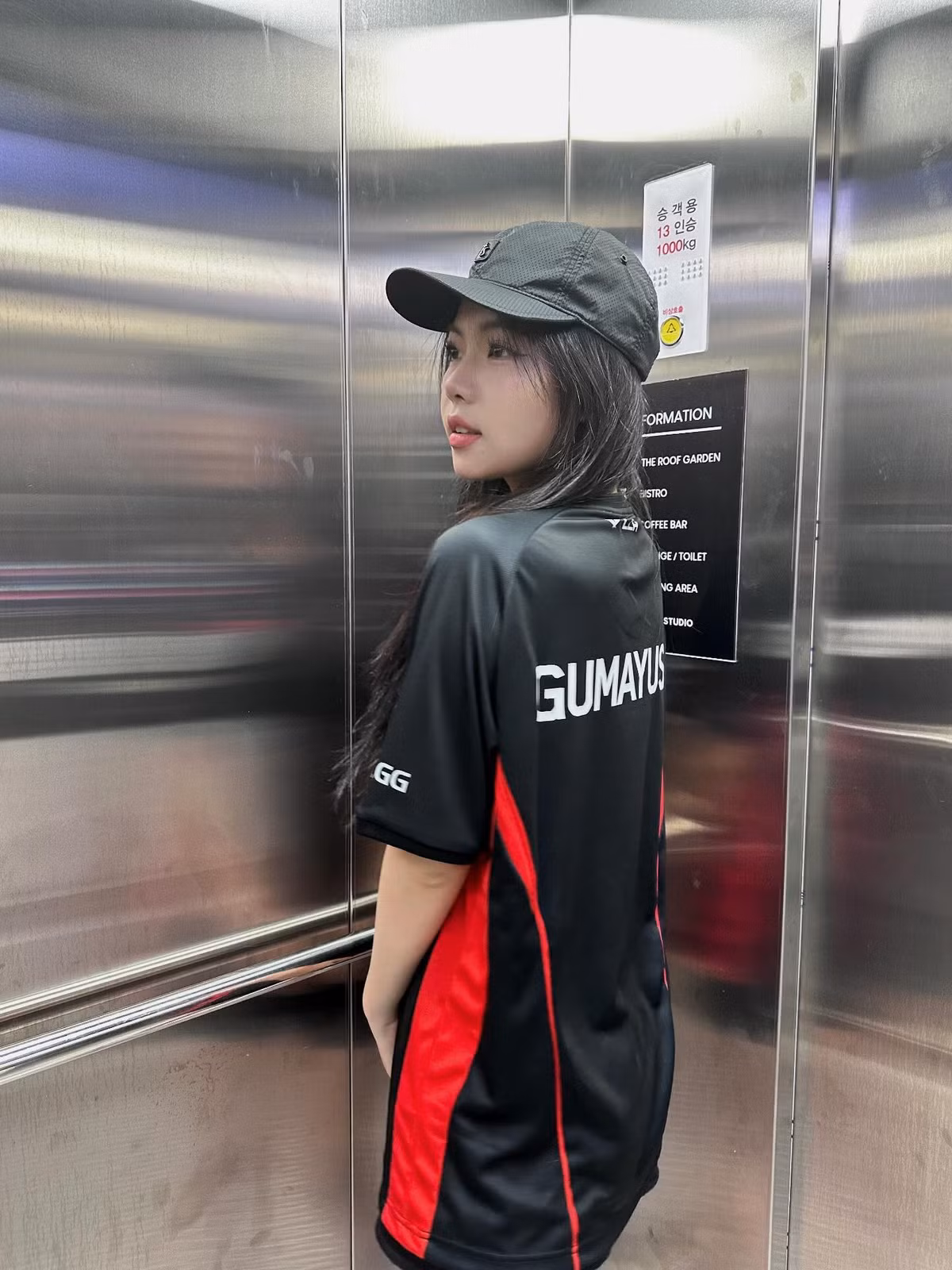 Tuy nhiên sau khi trúng tuyển, cô nàng lại rất băn khoăn. Cuối cùng cô nàng đã quyết định "gap year" 1 năm để thi lấy chứng chỉ cần thiết tiếng Trung, sau đó nộp hồ sơ vào Thanh Hoa.