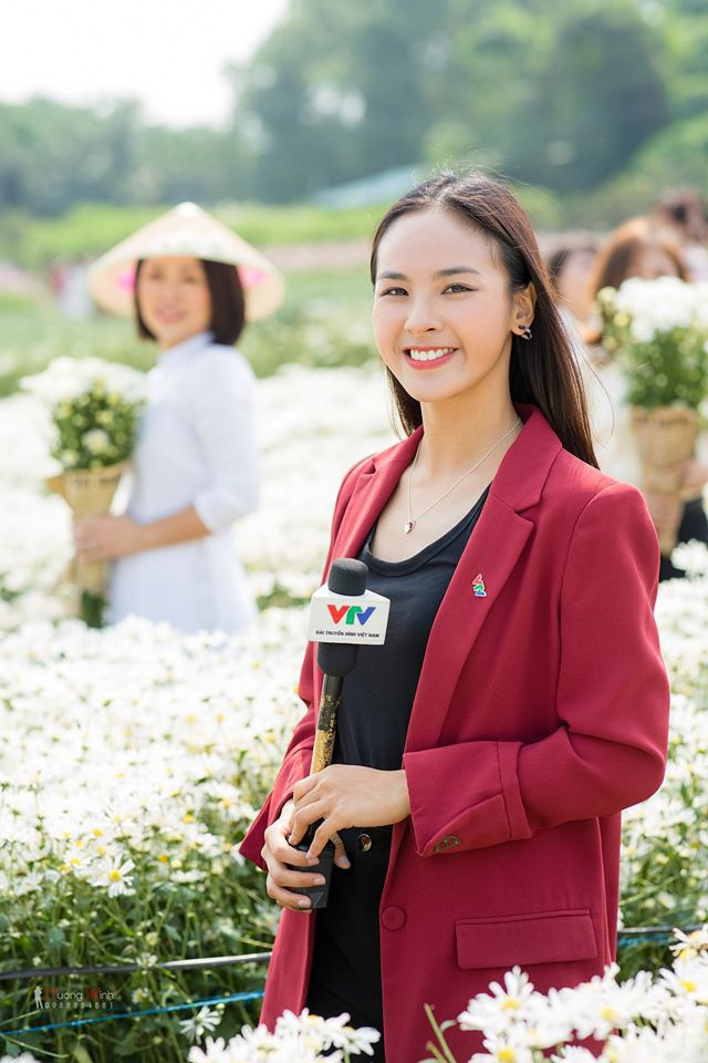 Nguyễn Thị Quỳnh Nga (sinh năm 1995) đăng quang Á khôi Sinh viên Việt Nam 2017. Khi đó, cô đang là sinh viên trường Đại học Ngoại thương, chuyên ngành Kinh tế đối ngoại. Trước cuộc thi Hoa khôi sinh viên, Nga từng đoạt giải Hoa khôi Tài năng của Duyên dáng Ngoại thương 2015.