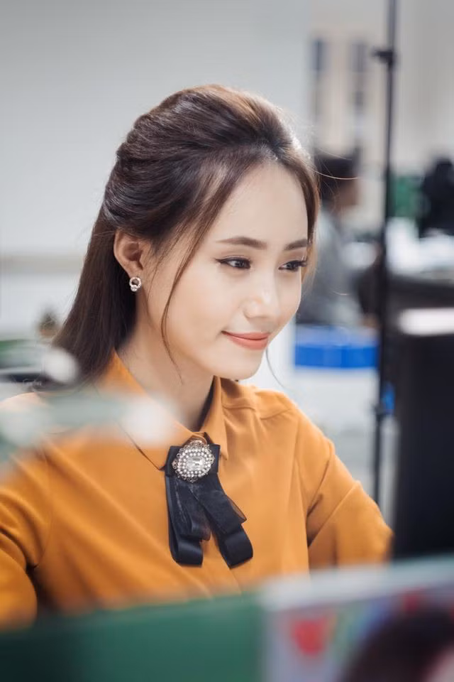 Ngoài ra, 9X từng giành nhiều giải thưởng sắc đẹp như Á khôi 1, Miss tài năng ở cuộc thi Tài sắc nữ sinh Báo chí 2013, giải khuyến khích Nụ cười VTV 2016, top 12 và Người đẹp ảnh của Miss Tourism Vietnam 2017.