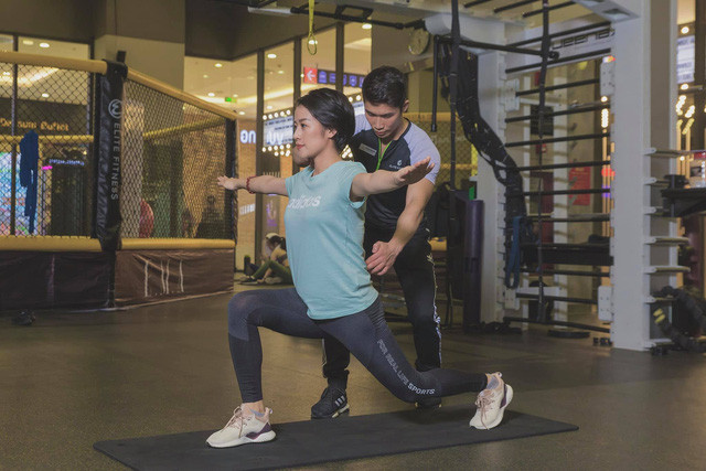 Cuối tháng 12 năm ngoái, MC Phí Linh đã thông báo “vượt cạn thành công” trong sự chúc mừng của người thân và bạn bè. Sau thời gian nghỉ sinh, gần đây Linh đã quay trở lại công việc và lấy lại vóc dáng của mình.