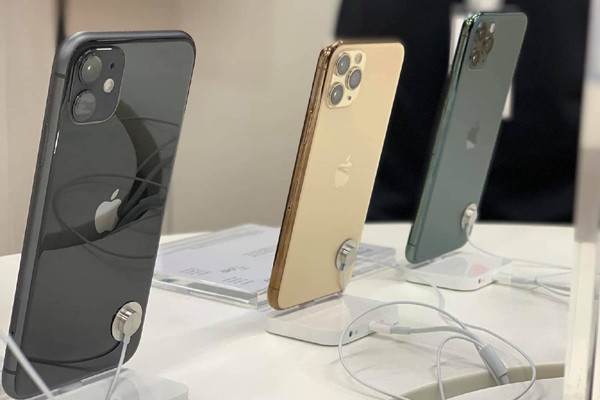 Số lượng người đổ về đảo quốc Sư Tử với hi vọng sở hữu một chiếc iPhone 11 ngày càng gia tăng khi ngày bán cận kề. 