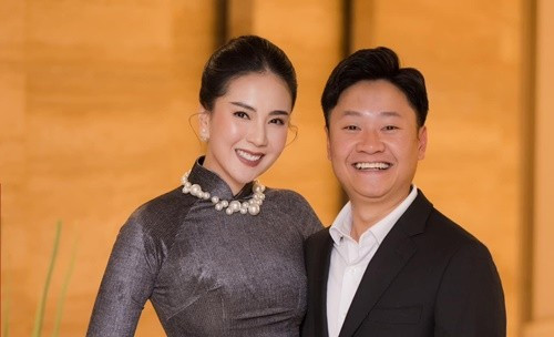 Trong khi đó đầu tháng 4, MC Mai Ngọc đột ngột thông báo ly hôn chồng doanh nhân sau 17 năm gắn bó khiến nhiều người không khỏi tiếc nuổi.