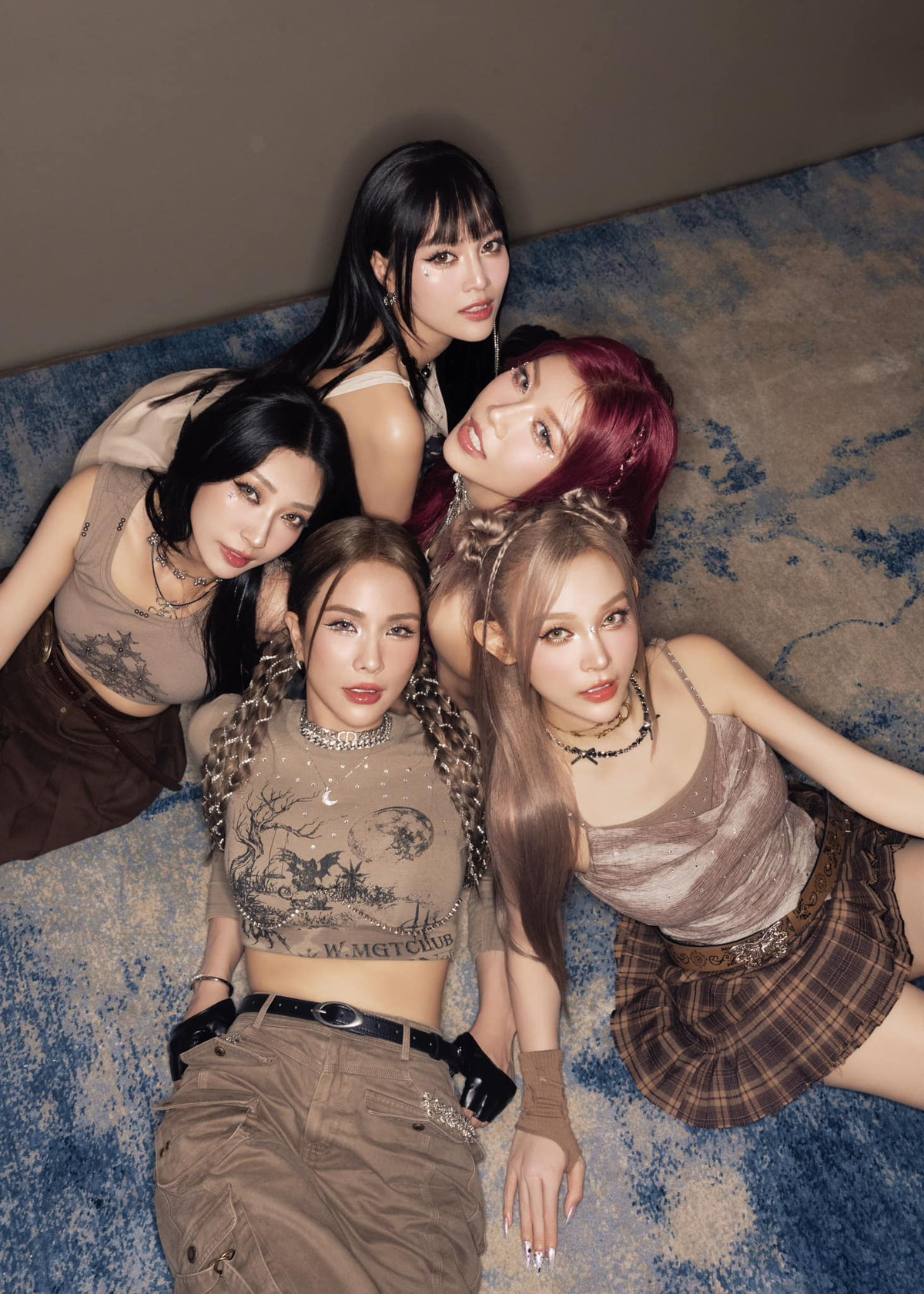 Đặc biệt, bữa ăn của hội chị em còn có mặt của Ninh Dương Lan Ngọc - cô nàng vừa thông báo đi du học cách đây ít tháng nên nhiều người khá ngạc nhiên.