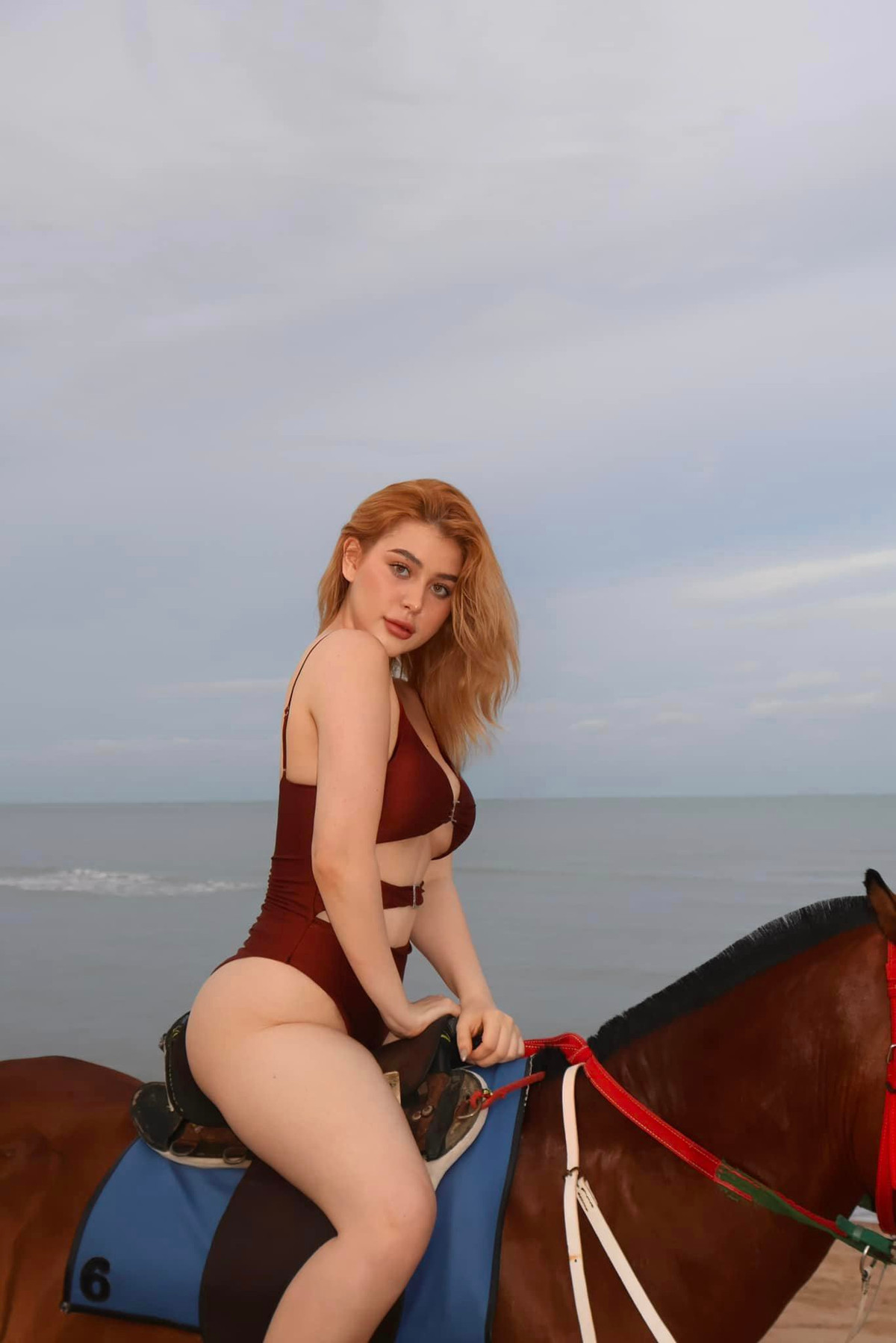 Dù không hoạt động nhiều trong lĩnh vực nghệ thuật, song hot girl Sunna (tên thật: Wilson Nhật Anh, SN 2002) - bạn thân của Xoài Non vẫn nhận được nhiều sự quan tâm trên mạng xã hội.