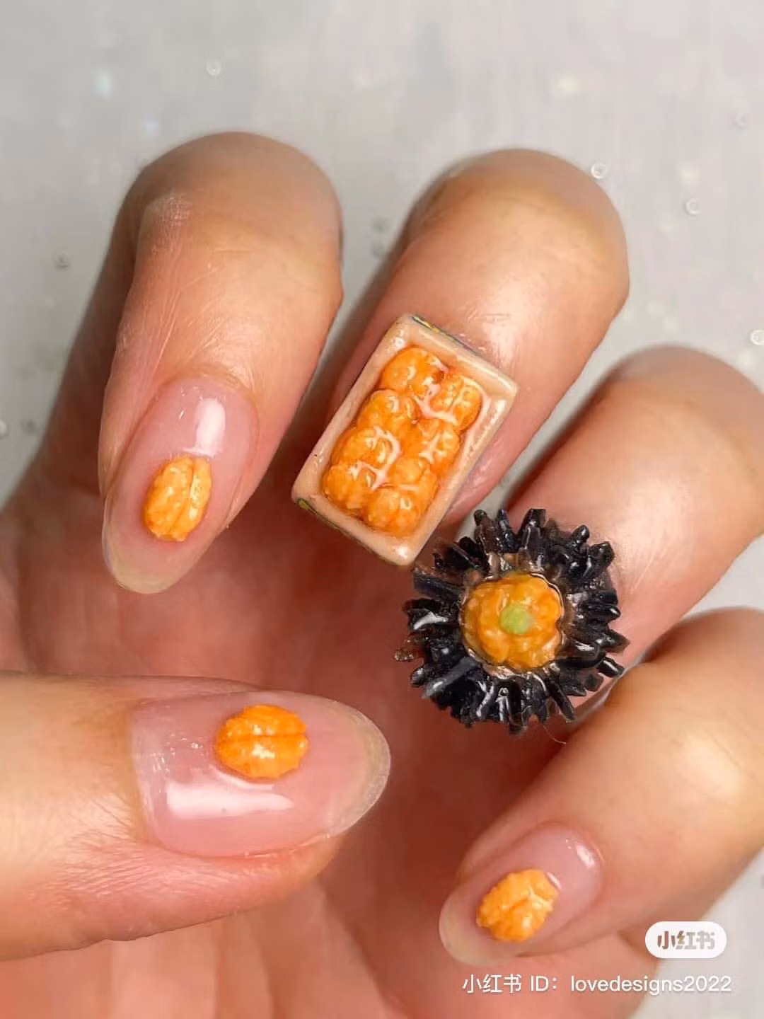 Tác giả bộ nail cũng là chủ nhân của rất nhiều ý tưởng làm nail thú vị khác.