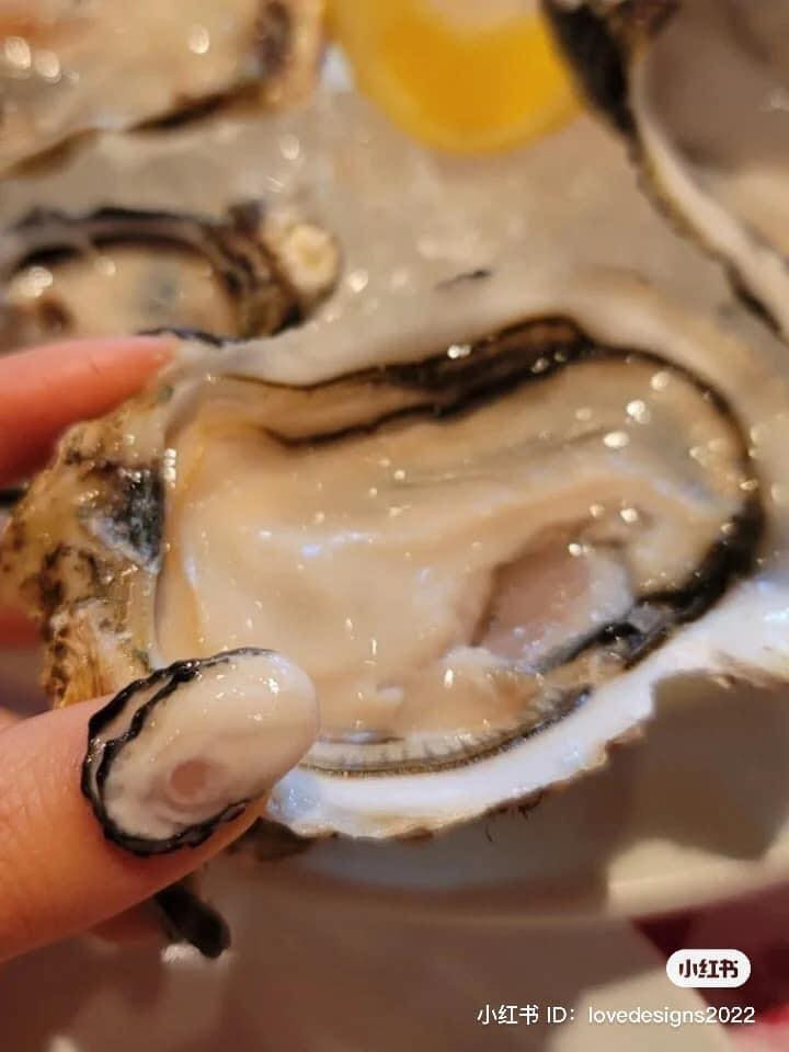 So sánh với hàng thật thì bộ nail một phiên bản mini.