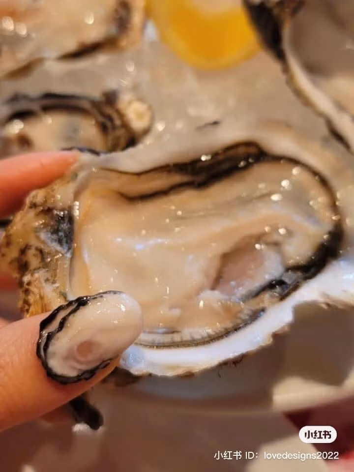 So sánh với hàng thật thì bộ nail một phiên bản mini.